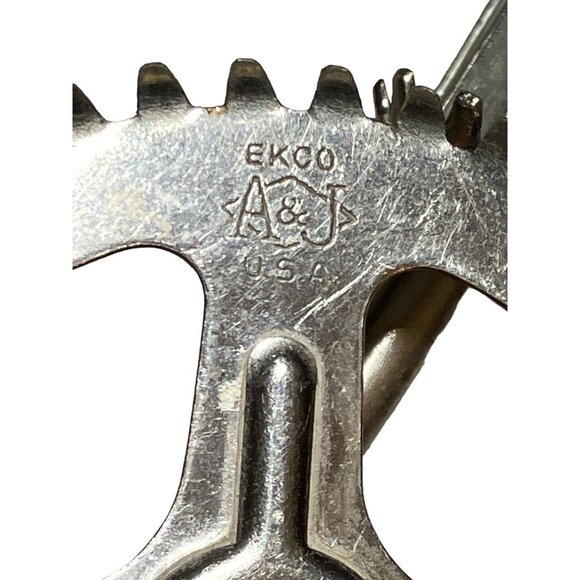 Vintage Egg Beater Hand Mixer Red Wood Handle Made in USA - Picture 4 of 11